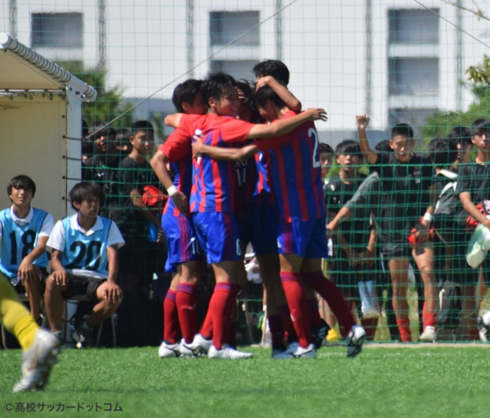 大阪朝鮮高級学校、北千里、関大北陽、大阪偕星学園などが中央