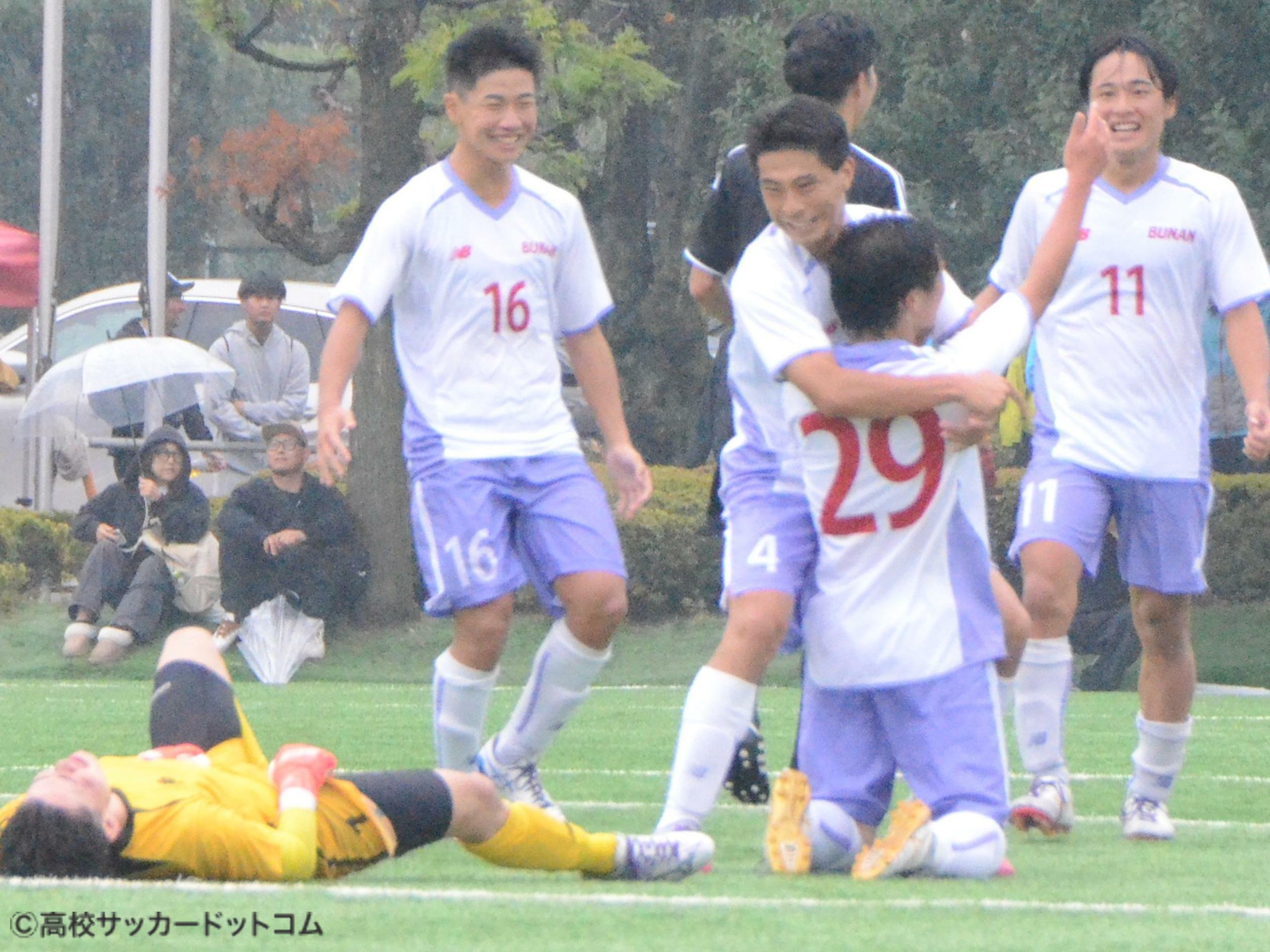 10人の武南が劇的勝利