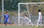 都立保谷GKがシュートをブロック