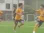 同点ゴールを決めて喜ぶ仙台ユースMF齋藤滉介(3年、中央8番)