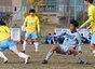 倒れ込みながら自身2点目のゴールとなるシュートを放った聖和学園MF中村柊真(2年)